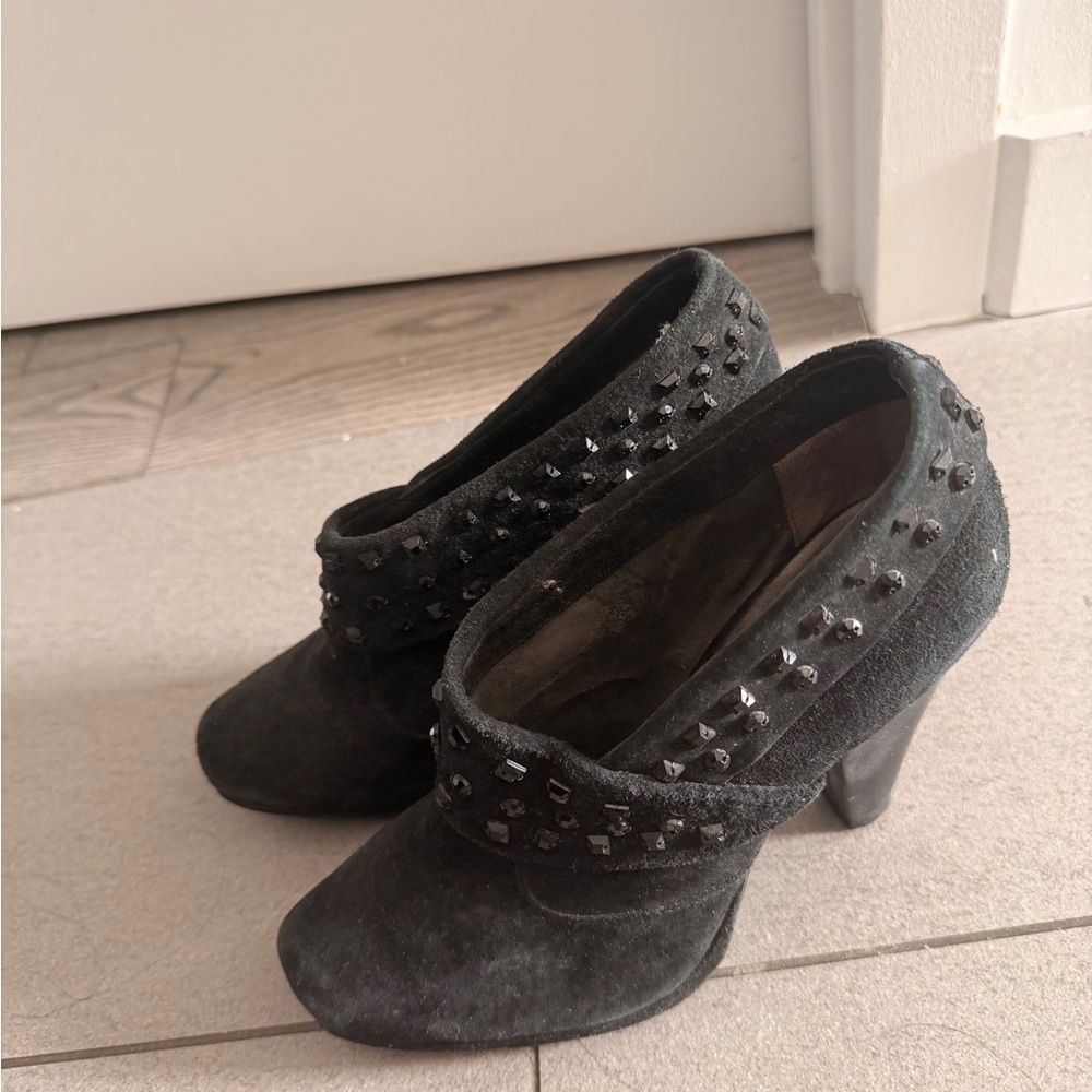 Kenneth Cole Reaction Black Studded Slip-On Heeled Boots size 7 - Picture 4 of 5